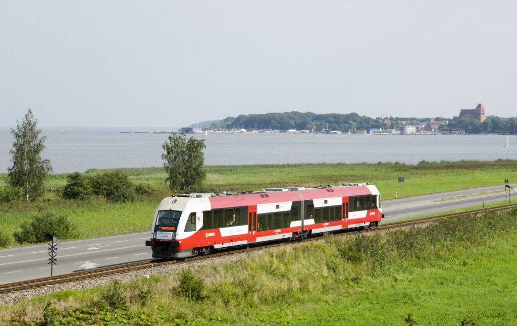 Wakacyjne kursy pociągów na Hel wracają do rozkładu jazdy fot. Arriva