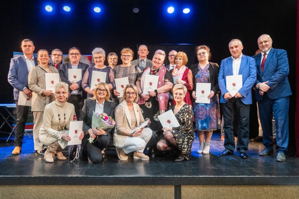 Uroczyste spotkanie z sołtysami w Zakrzewie w powiecie aleksandrowskim, fot. Szymon Zdziebło/tarantoga dla UMWKP