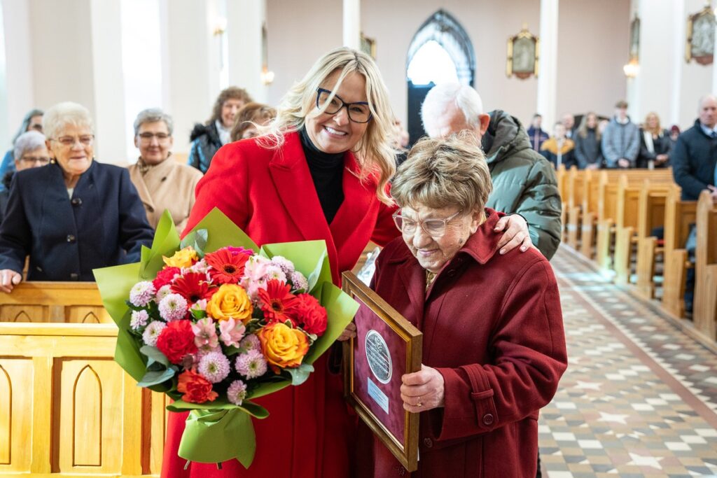 Presentation of the Unitas Durat medal to Genowefa Cygańska, photo: Szymon Zdziebło/tarantoga.pl for UMWKP