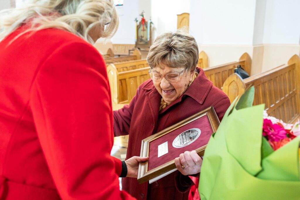 Presentation of the Unitas Durat medal to Genowefa Cygańska, photo: Szymon Zdziebło/tarantoga.pl for UMWKP