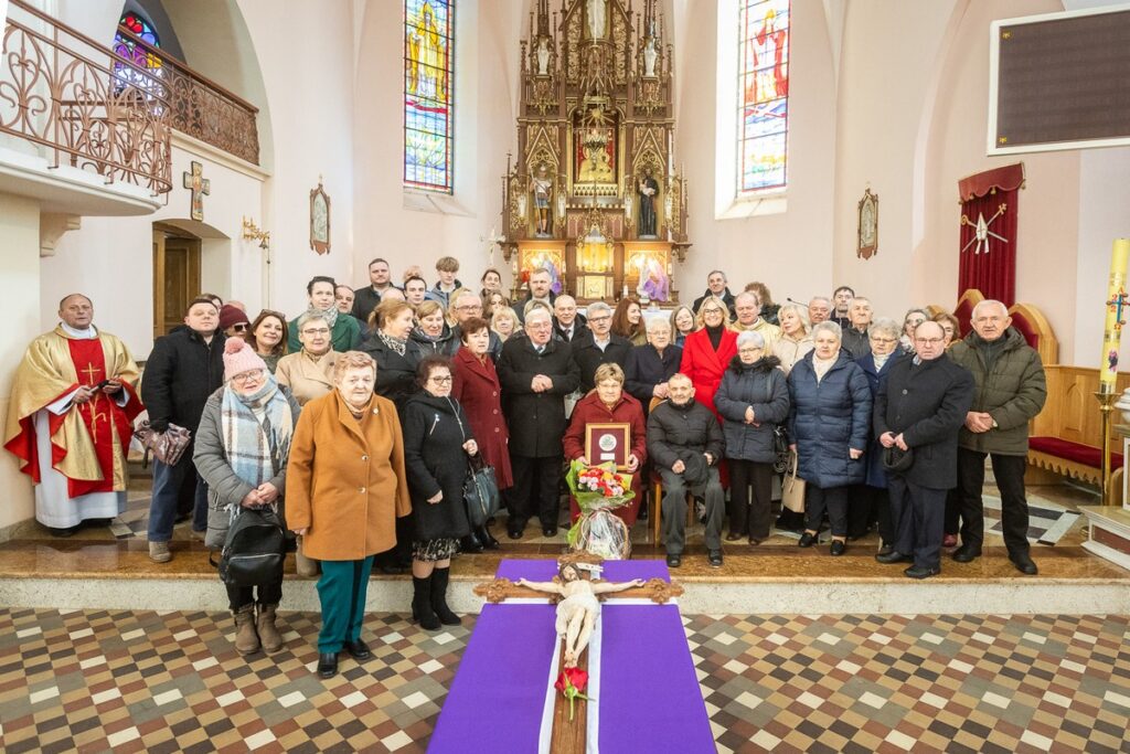 Wręczenie medalu Unitas Durat Genowefie Cygańskiej, fot. Szymon Zdziebło/tarantoga.pl dla UMWKP