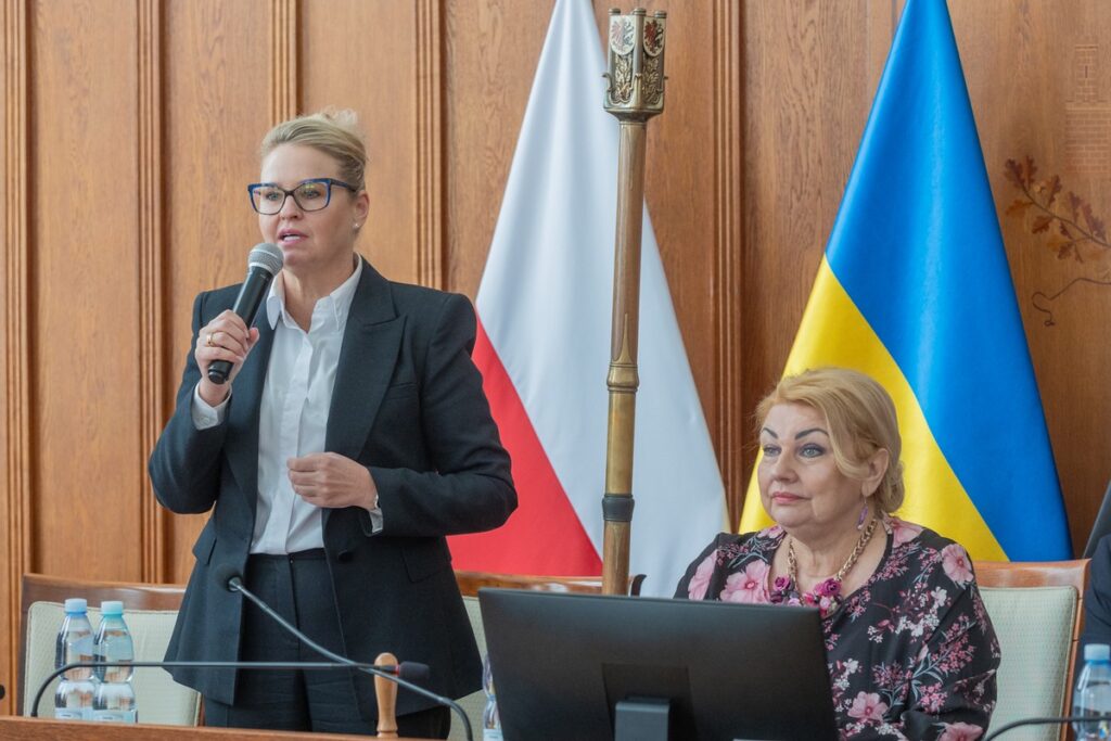 Handing over contracts for funding projects with EFKP funds, Photo by Mikołaj Kuras for UMWKP