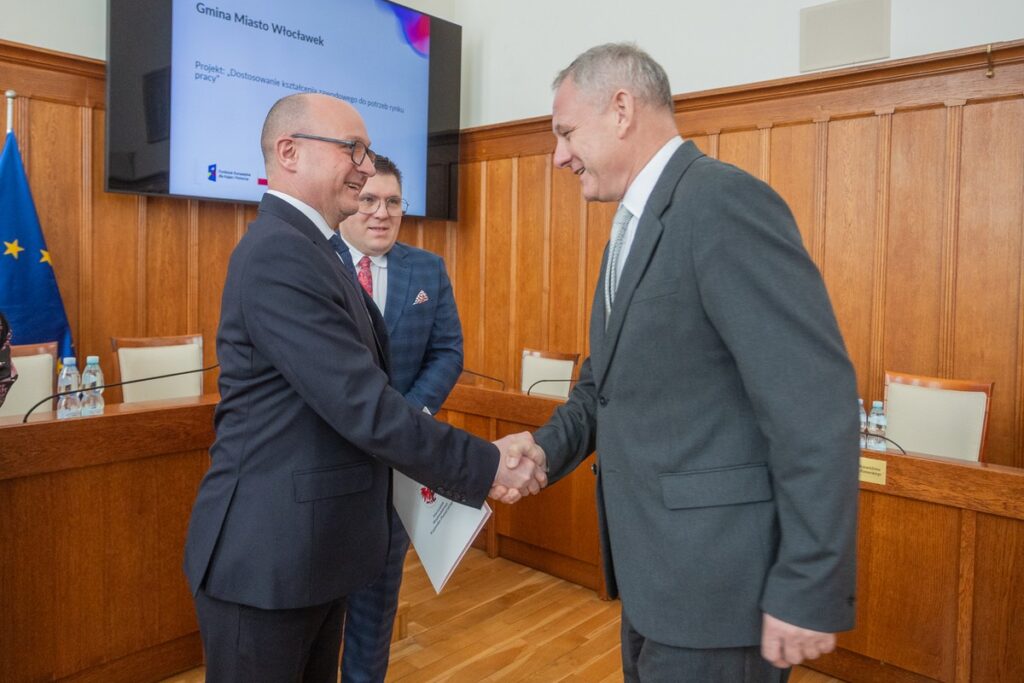 Handing over contracts for funding projects with EFKP funds, Photo by Mikołaj Kuras for UMWKP