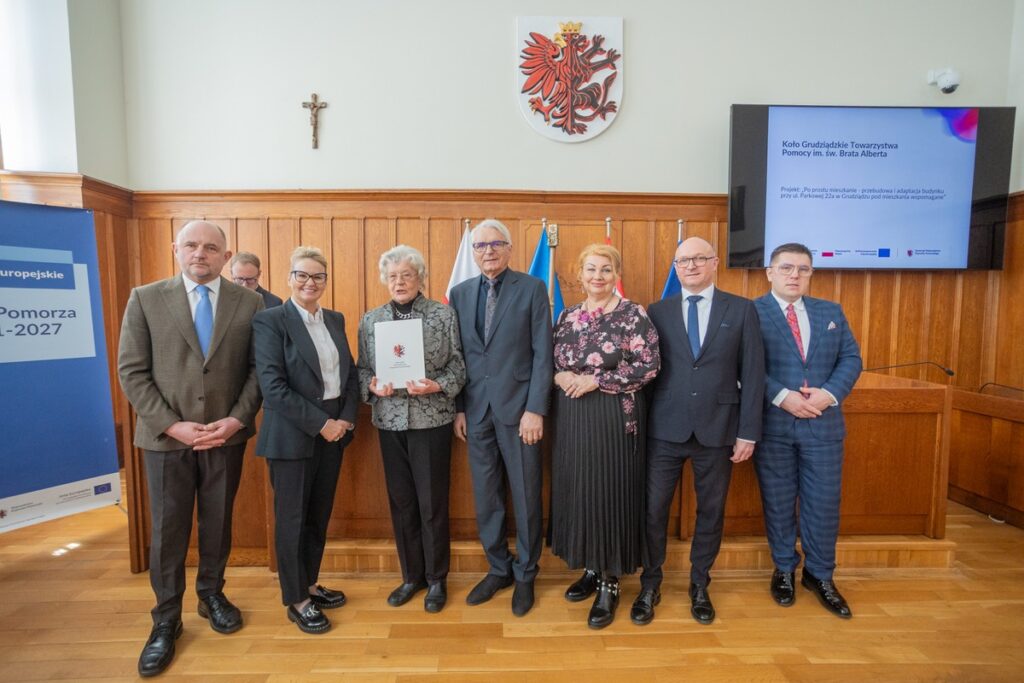 Wręczenie umów o finansowanie projektów środkami FEdKP, fot. Mikołaj Kuras dla UMWKP