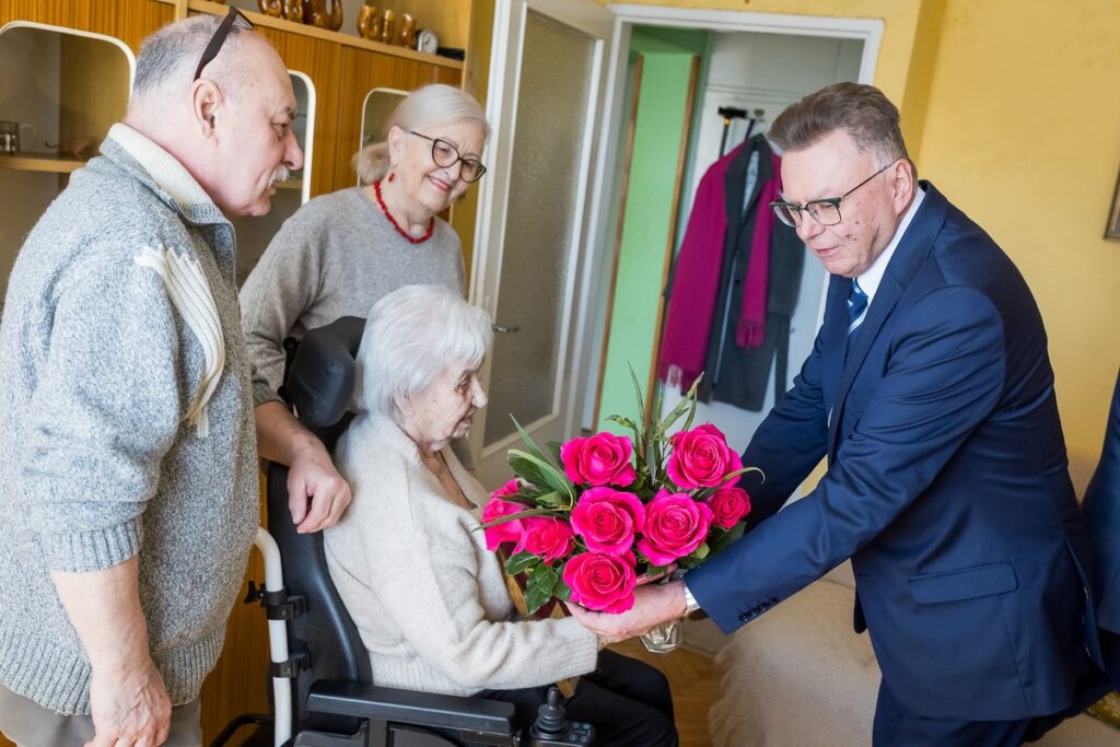 Wręczenie medalu Unitas Durat Leokadii Kostrzewskiej, fot. Tomasz Czachorowski/eventphoto.com.pl dla UMWKP