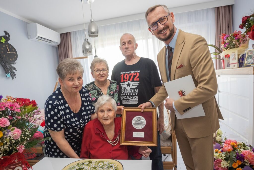 Wręczenie medalu Unitas Durat Michalinie Kosickiej, fot. Mikołaj Kuras dla UMWKP