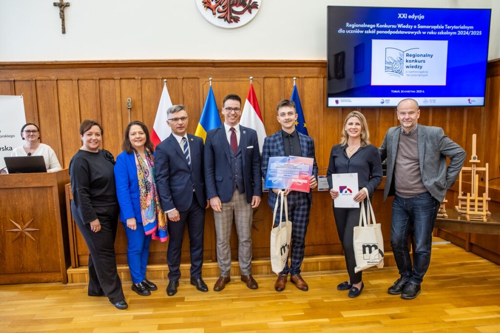 Final of the Regional Knowledge Contest on Regional Government for Secondary School Students, photo by Andrzej Goiński/UMWKP