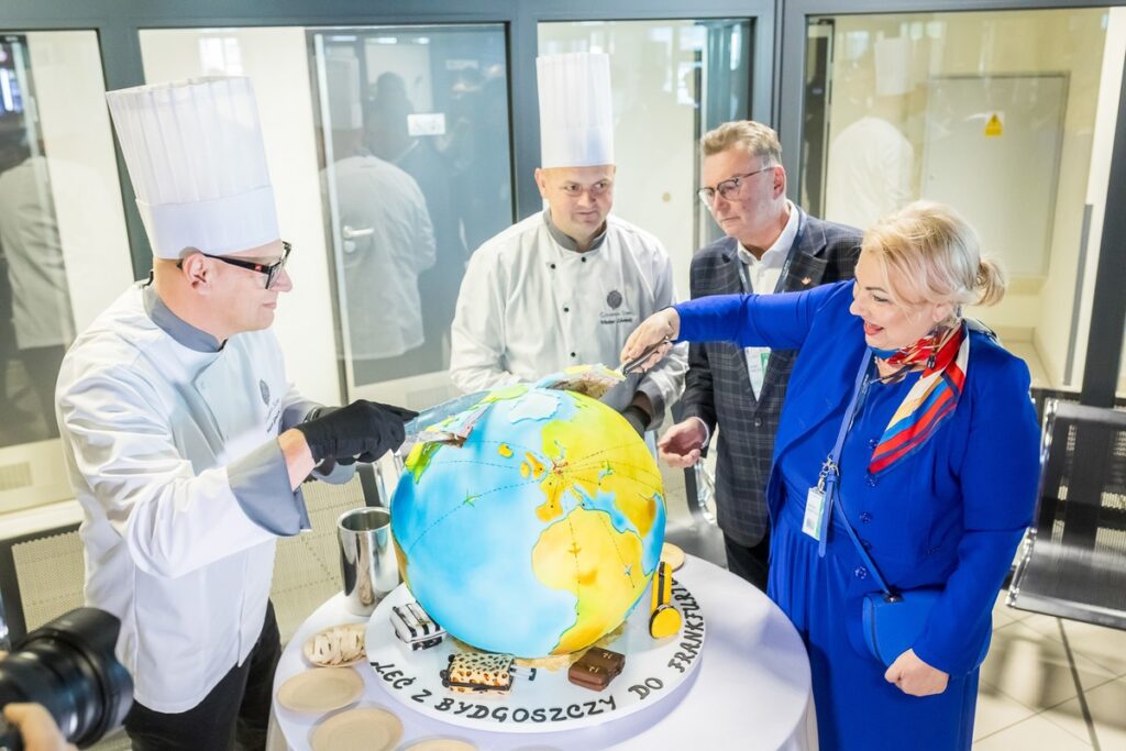 Welcoming passengers and crew on the inaugural flight from Frankfurt, photo by Tomasz Czachorowski for UMWKP
