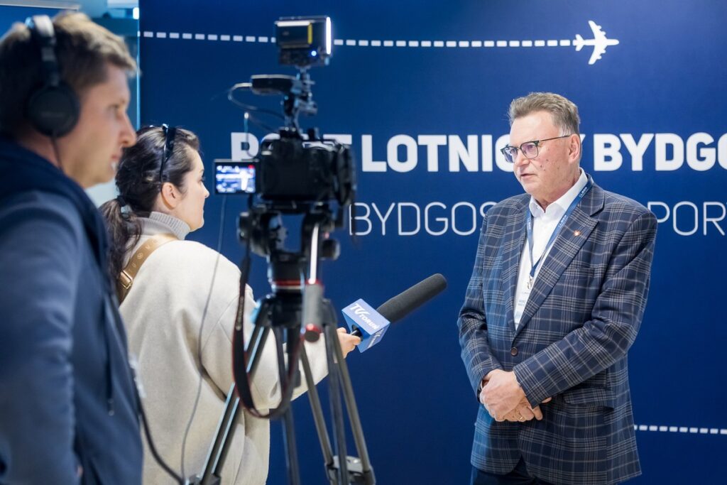 Welcoming passengers and crew on the inaugural flight from Frankfurt, photo by Tomasz Czachorowski for UMWKP
