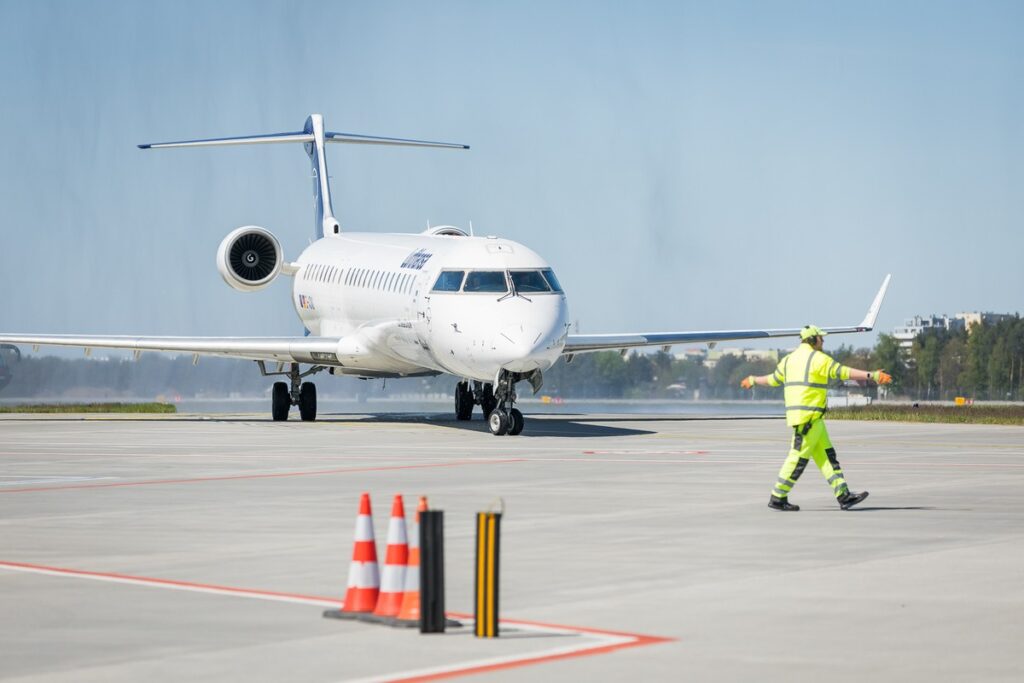 Welcoming passengers and crew on the inaugural flight from Frankfurt, photo by Tomasz Czachorowski for UMWKP