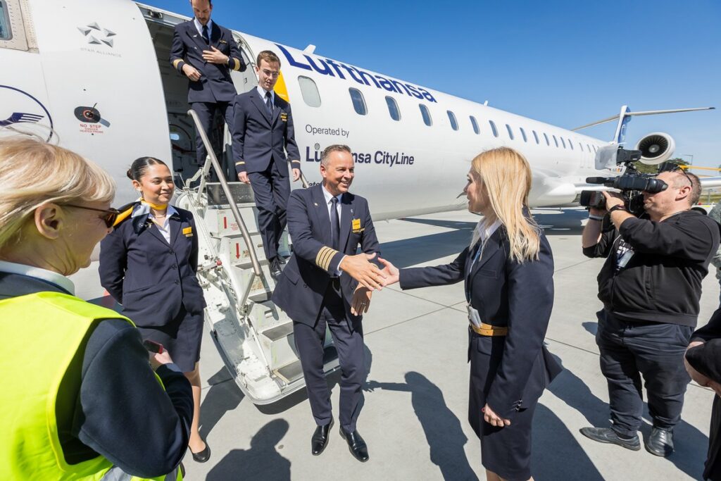 Welcoming passengers and crew on the inaugural flight from Frankfurt, photo by Tomasz Czachorowski for UMWKP