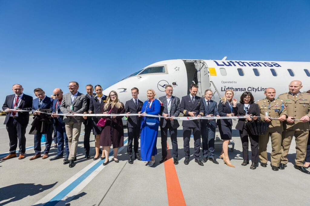 Welcoming passengers and crew on the inaugural flight from Frankfurt, photo by Tomasz Czachorowski for UMWKP