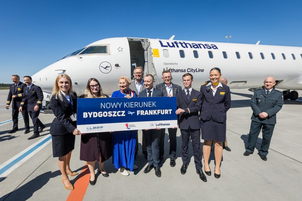 Welcoming passengers and crew on the inaugural flight from Frankfurt, photo by Tomasz Czachorowski for UMWKP