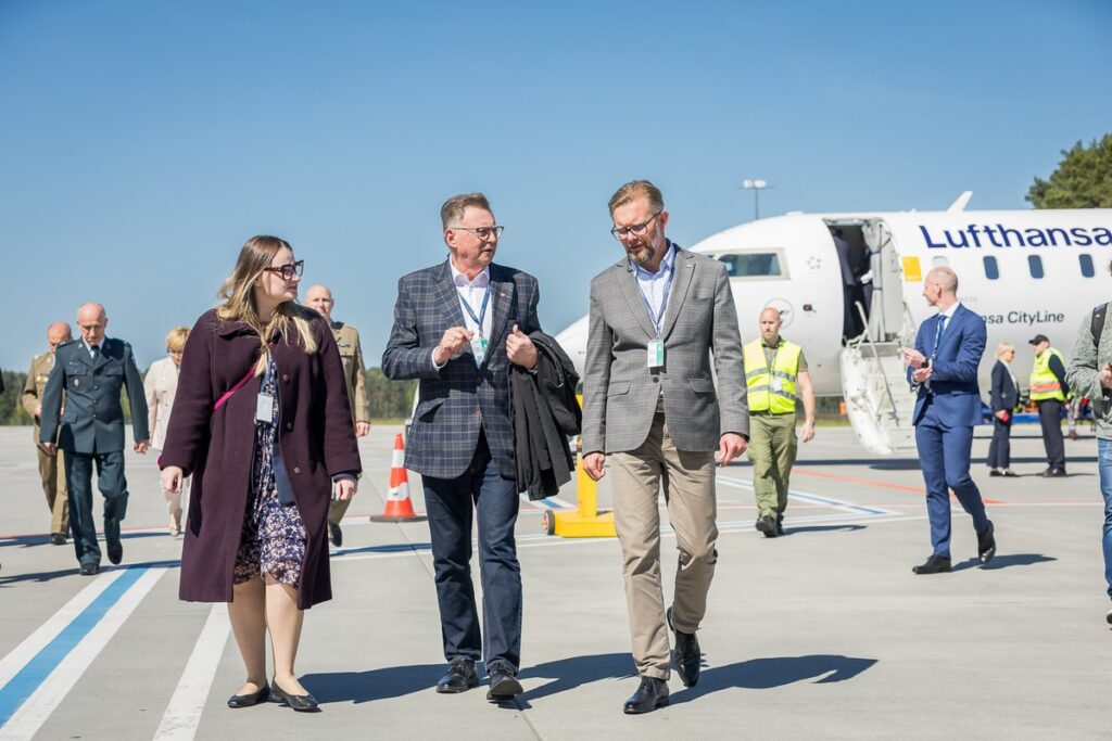 Welcoming passengers and crew on the inaugural flight from Frankfurt, photo by Tomasz Czachorowski for UMWKP
