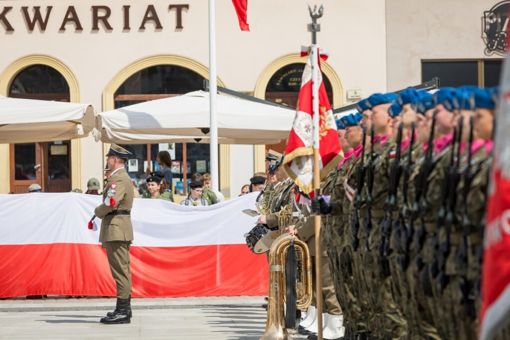 Obchody Dnia Flagi w Bydgoszczy, fot. Tomasz Czachorowski/eventphoto dla UMWKP