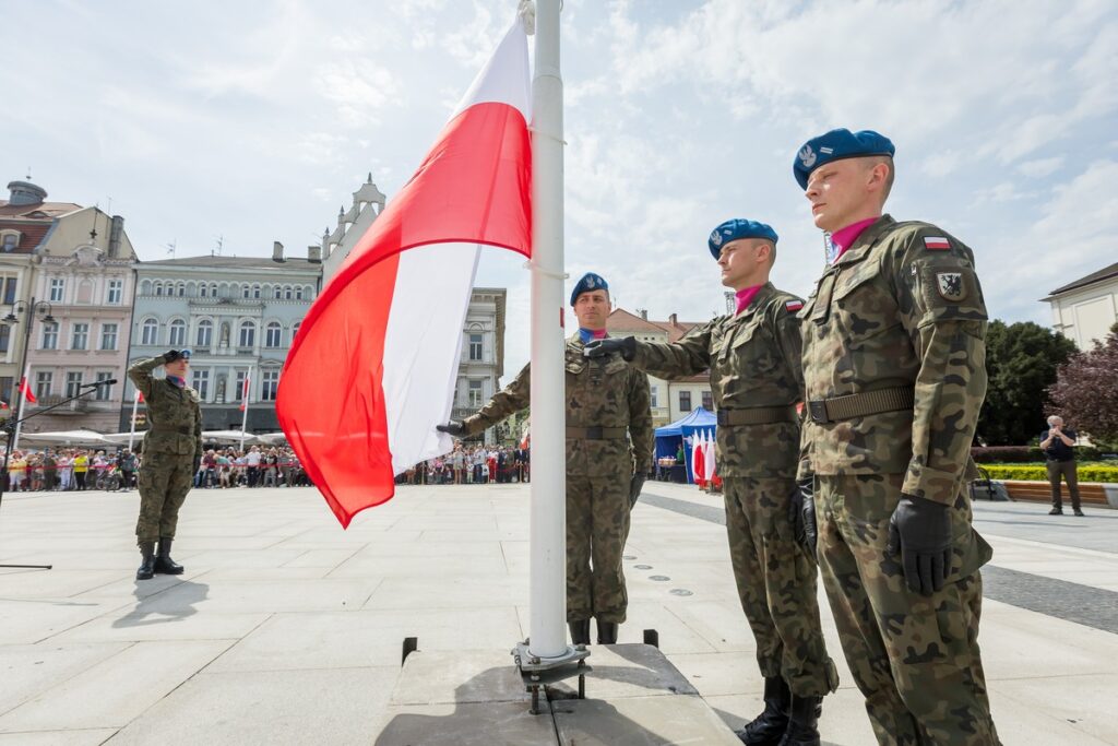 Obchody Dnia Flagi w Bydgoszczy, fot. Tomasz Czachorowski/eventphoto dla UMWKP