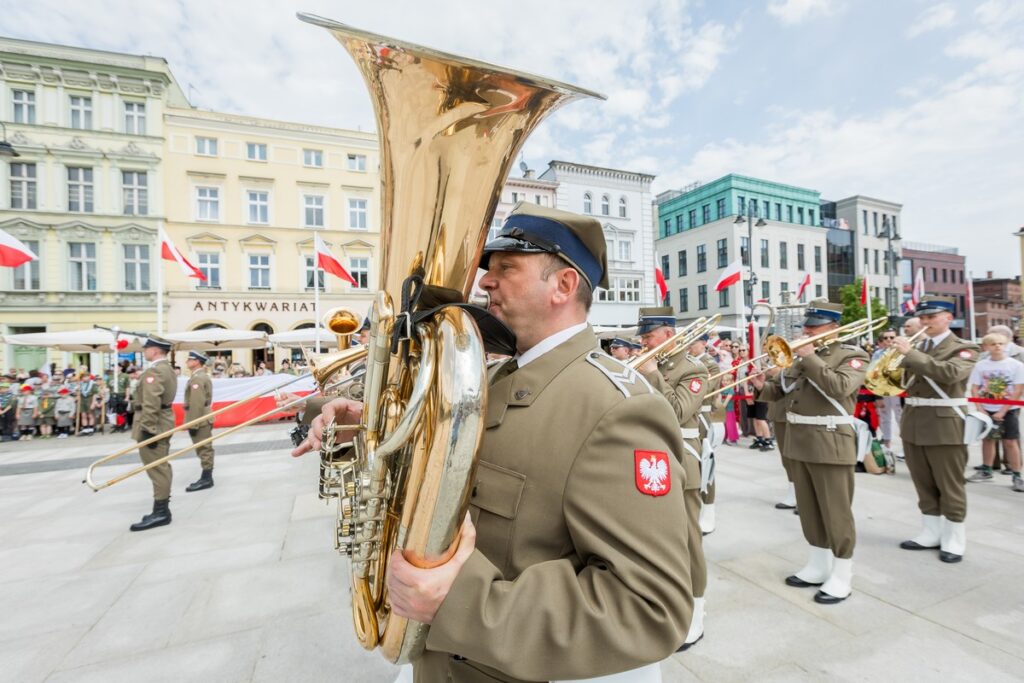 Obchody Dnia Flagi w Bydgoszczy, fot. Tomasz Czachorowski/eventphoto dla UMWKP
