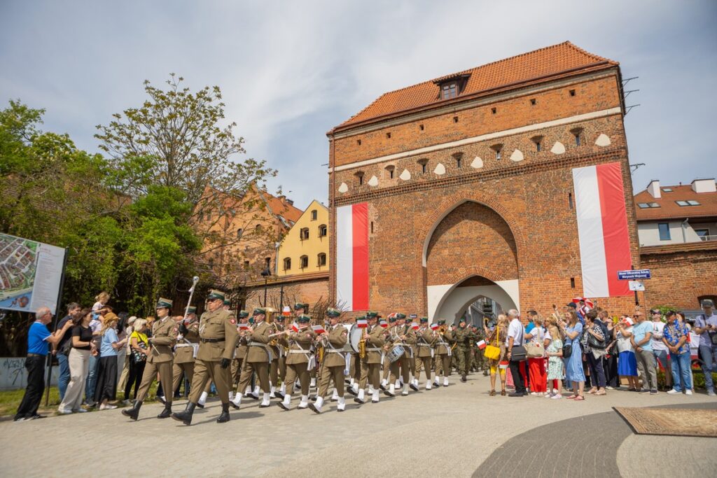 Obchody Dnia Flagi w Toruniu, fot. Mikołaj Kuras dla UMWKP