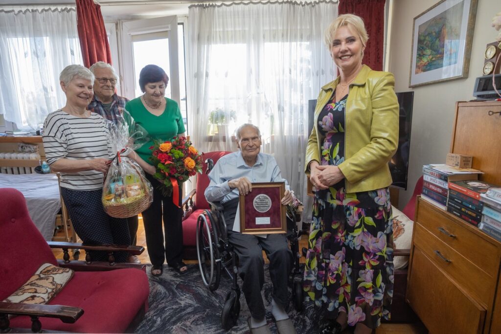 Presentation of the Unitas Durat Medal to Ryszard Kosiński, photo by Mikołaj Kuras for UMWKP