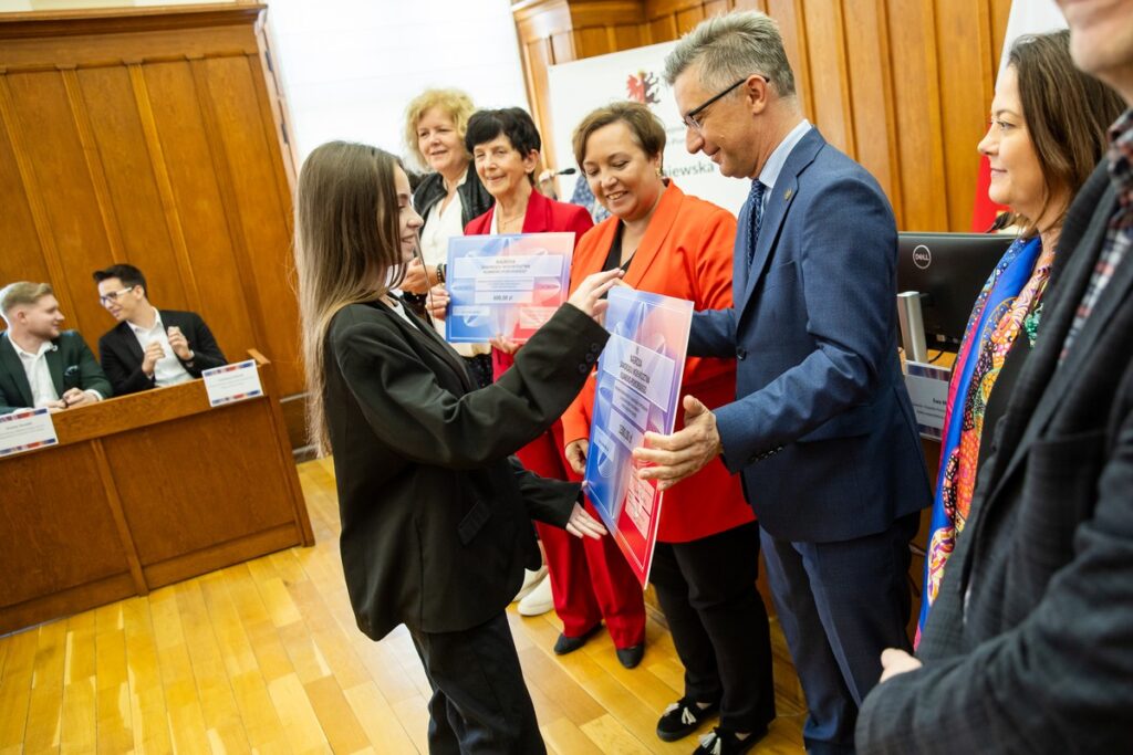 Finał XXII edycji Regionalnego Konkursu Wiedzy o Samorządzie Terytorialnym dla uczniów szkół podstawowych. Fot. Andrzej Goiński UMWKP
