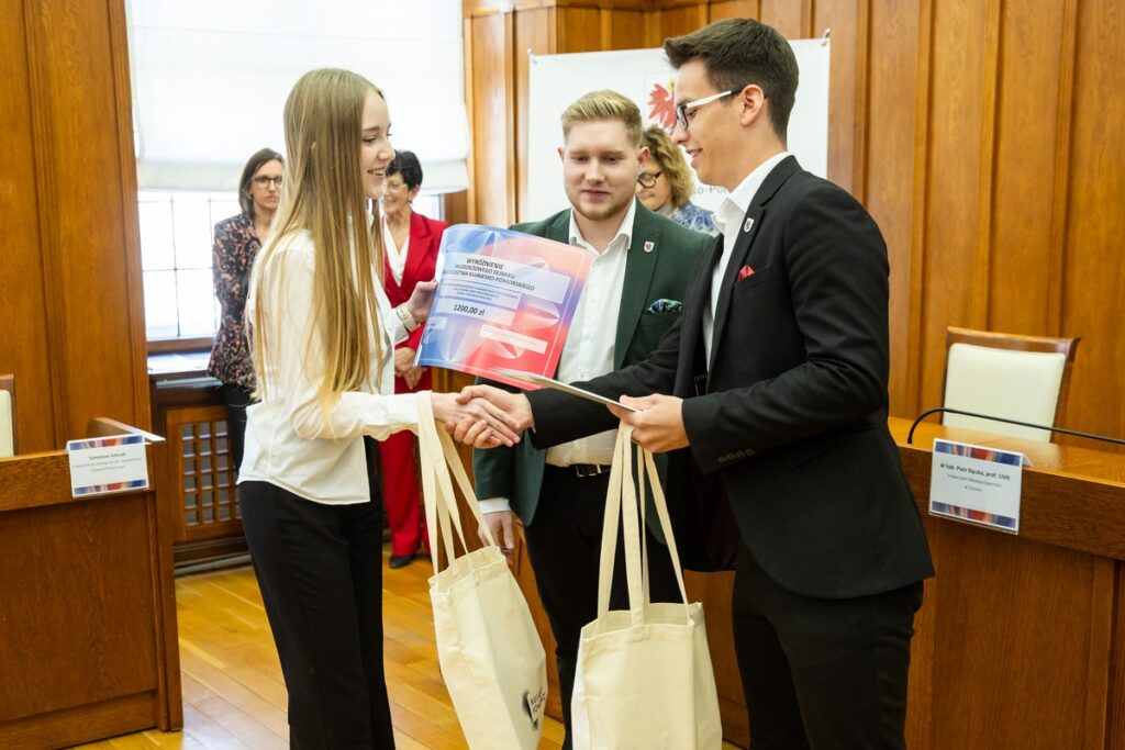 Finał XXII edycji Regionalnego Konkursu Wiedzy o Samorządzie Terytorialnym dla uczniów szkół podstawowych. Fot. Andrzej Goiński UMWKP
