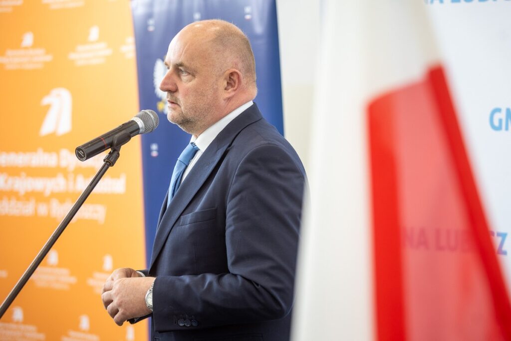Podpisanie porozumień w sprawie inwestycji drogowych w Lubiczu i Łysomicach, fot. Szymon Zdziebło/tarantoga.pl dla UMWKP