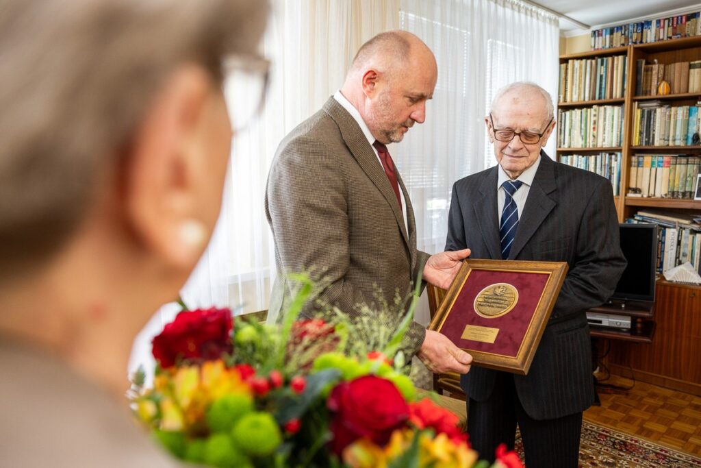 Awarding of the Unitas Durat medal to Andrzej Lewandowski, photo: Szymon Zdziebło/tarantoga.pl for UMWKP