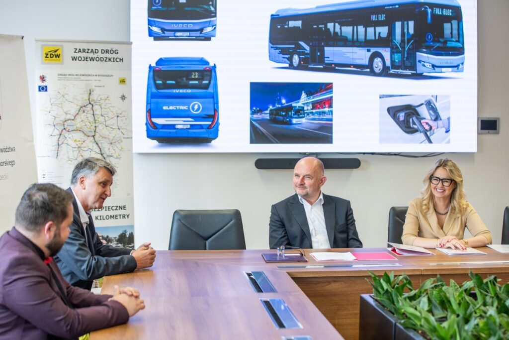 Signing of contracts for the purchase of buses, photo: Andrzej Goiński UMWKP