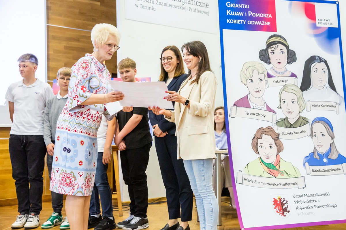 Wręczenie nagród w konkursie "Gigantki Kujaw i Pomorza – Kobiety Odważne”, fot. Andrzej Goiński/UMWKP