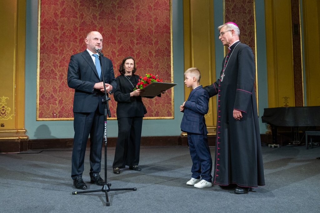 Ingres biskupa Arkadiusza Okroja, fot. Szymon Zdziebło/tarantoga.pl dla UMWKP