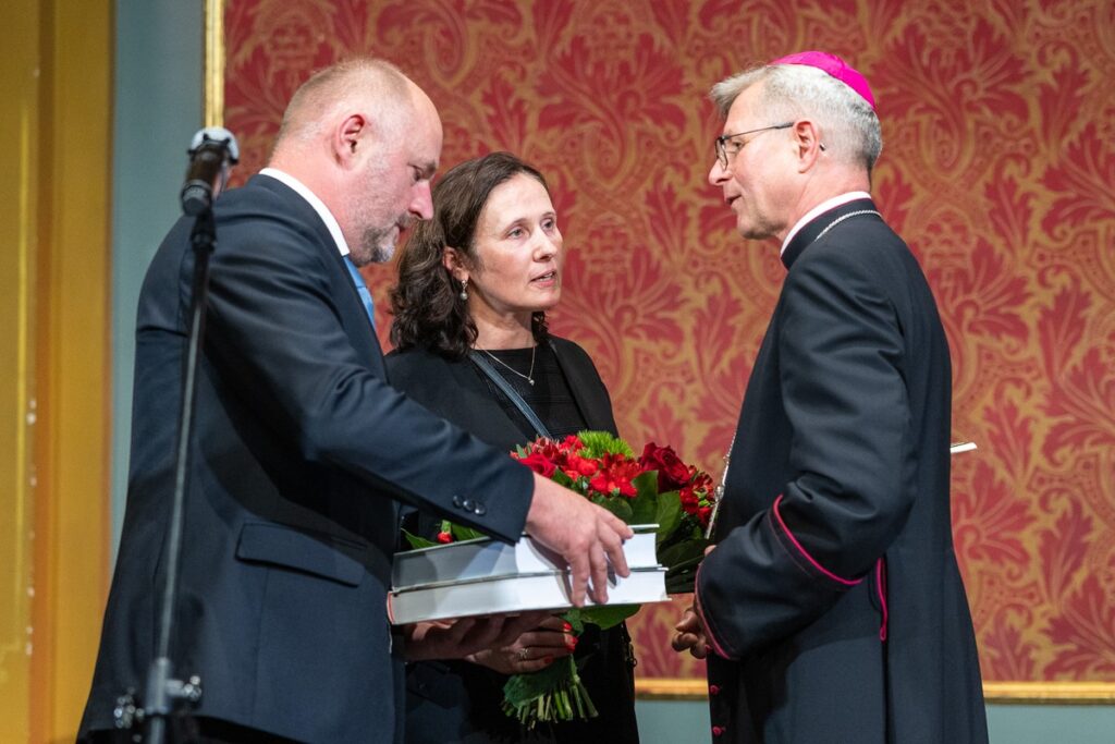 Ingres biskupa Arkadiusza Okroja, fot. Szymon Zdziebło/tarantoga.pl dla UMWKP