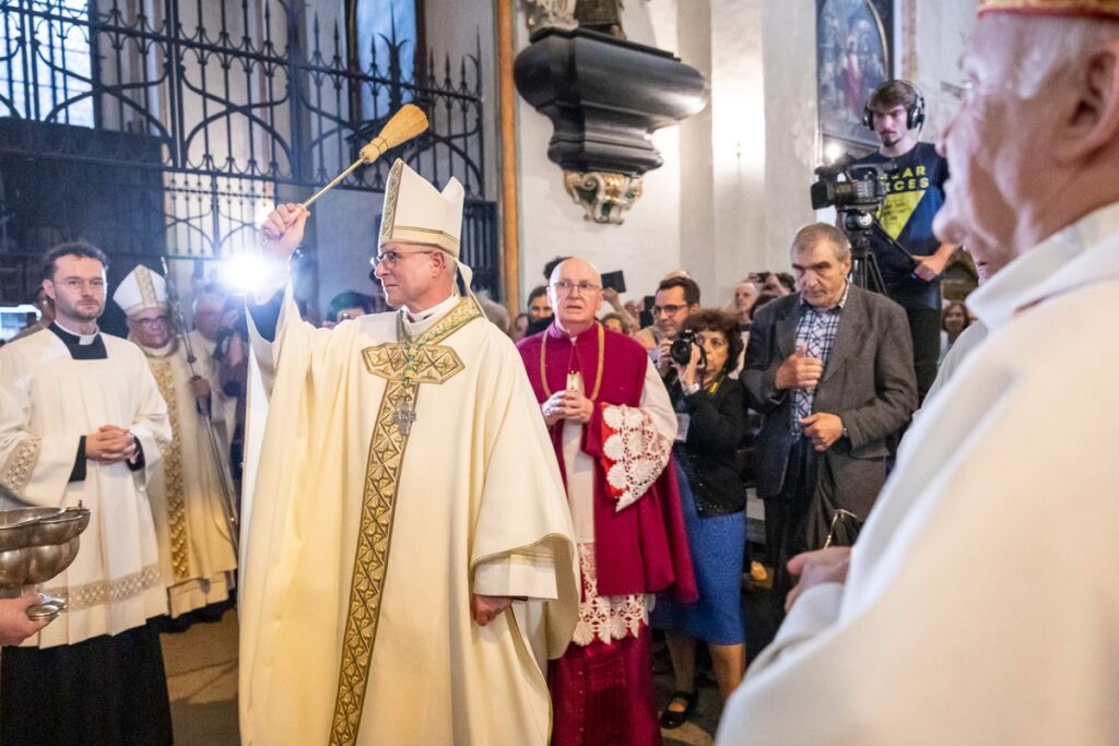 Ingres biskupa Arkadiusza Okroja, fot. Szymon Zdziebło/tarantoga.pl dla UMWKP