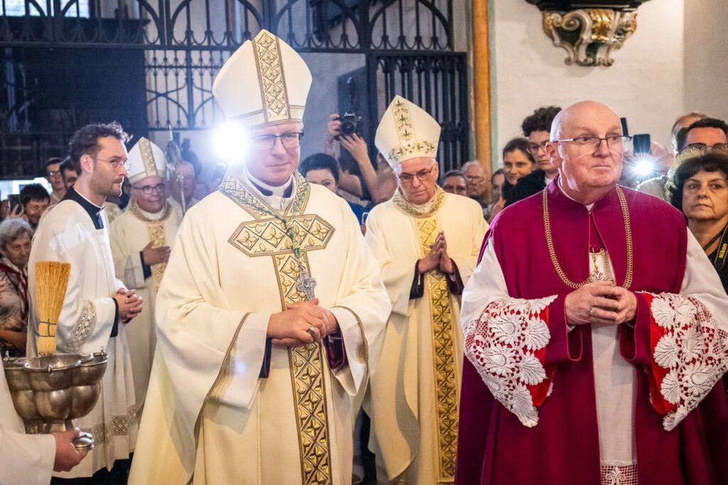 Ingres biskupa Arkadiusza Okroja, fot. Szymon Zdziebło/tarantoga.pl dla UMWKP