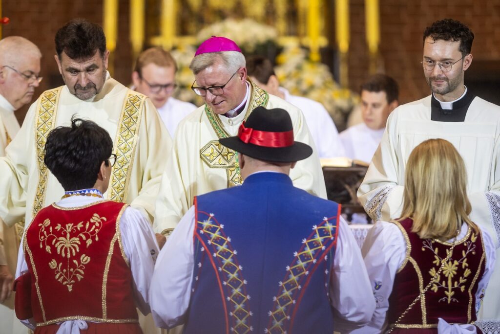 Ingres biskupa Arkadiusza Okroja, fot. Szymon Zdziebło/tarantoga.pl dla UMWKP