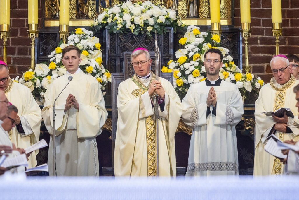 Ingres biskupa Arkadiusza Okroja, fot. Szymon Zdziebło/tarantoga.pl dla UMWKP