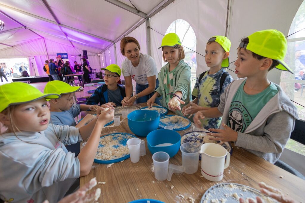 Piknik naukowy Astrobaza Toruń, fot. Mikołaj Kuras dla UMWKP