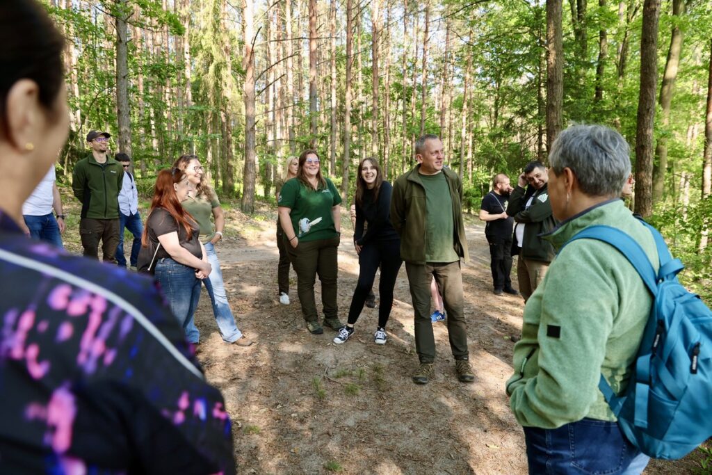 Spacer ścieżką edukacyjną Bobrowiska, fot. Andrzej Goiński UMWKP