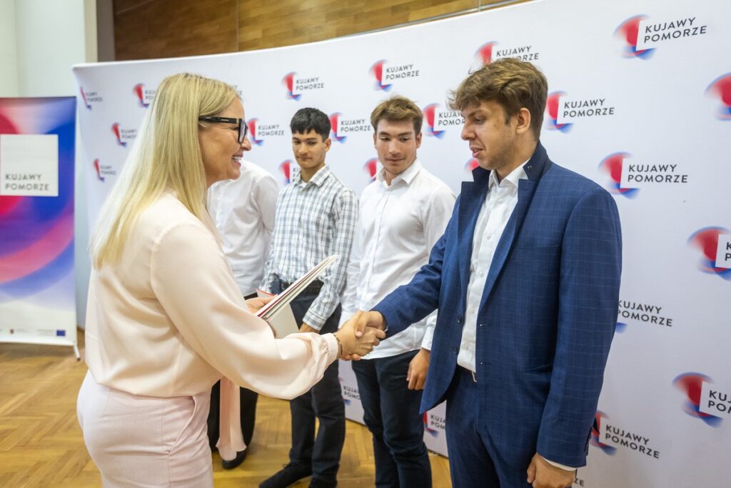 Awarding of sports scholarships photo: Szymon Zdziebło/tarantoga.pl for UMWKP