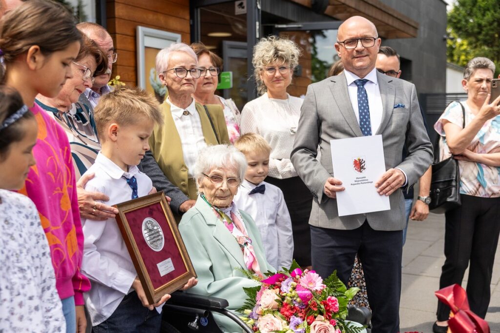Awarding of the Unitas Durat medal to Cecylia Lemke, photo by Szymon Zdziebło/tarantoga.pl for UMWKP