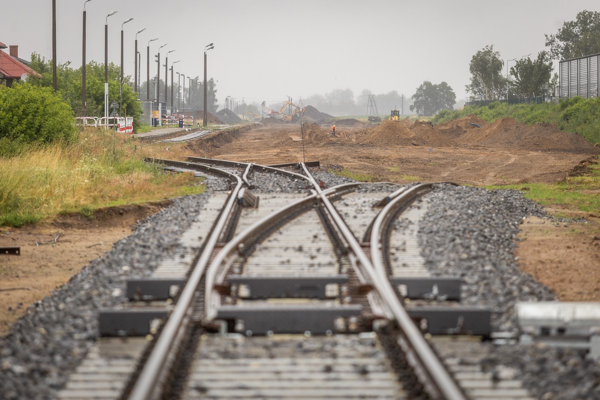 Remont infrastruktury kolejowej w Rypinie fot. Szymon Zdziebło/tarantoga.pl dla UMWKP