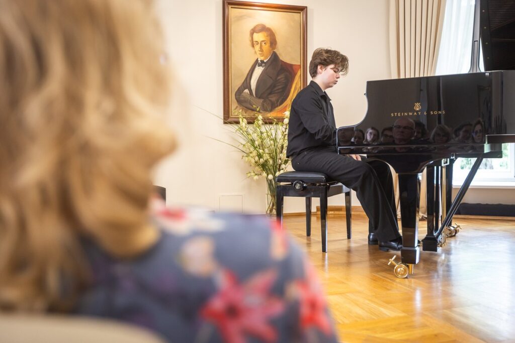 Koncert z serii „Wakacje z Chopinem” w szafarskim Ośrodku Chopinowskim, fot. Szymon Zdziebło, tarantoga.pl dla UMWKP