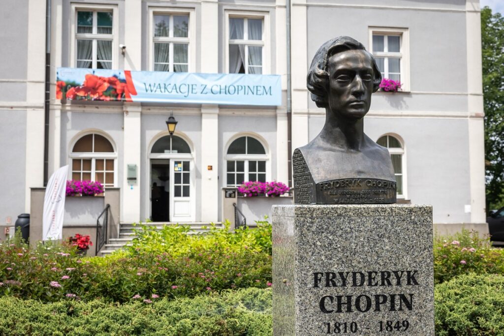 Koncert z serii „Wakacje z Chopinem” w szafarskim Ośrodku Chopinowskim, fot. Szymon Zdziebło, tarantoga.pl dla UMWKP
