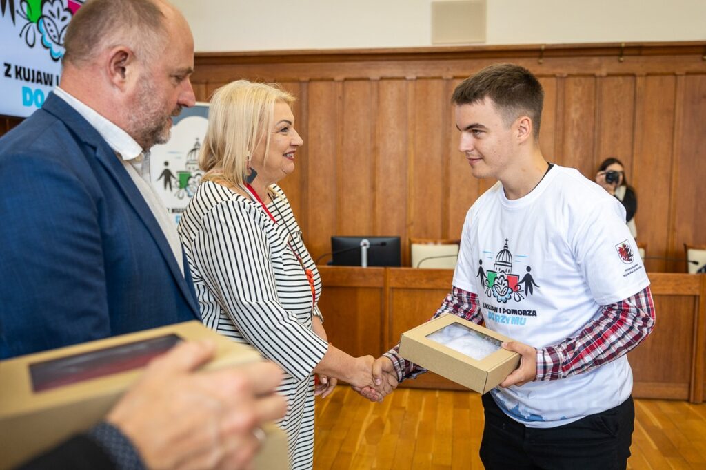 Spotkanie z młodzieżą, która weźmie udział w Jubileuszu Młodych w Rzymie, fot. Szymon Zdziebło/tarantoga.pl dla UMWKP