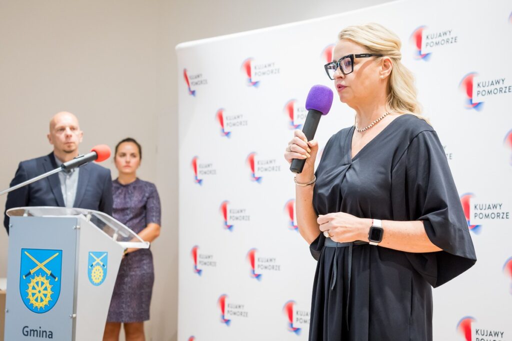 Handing over grand agreements for the development of sports infrastructure in the region, photo by Tomasz Czachorowski/eventphoto.com.pl for UMWKP