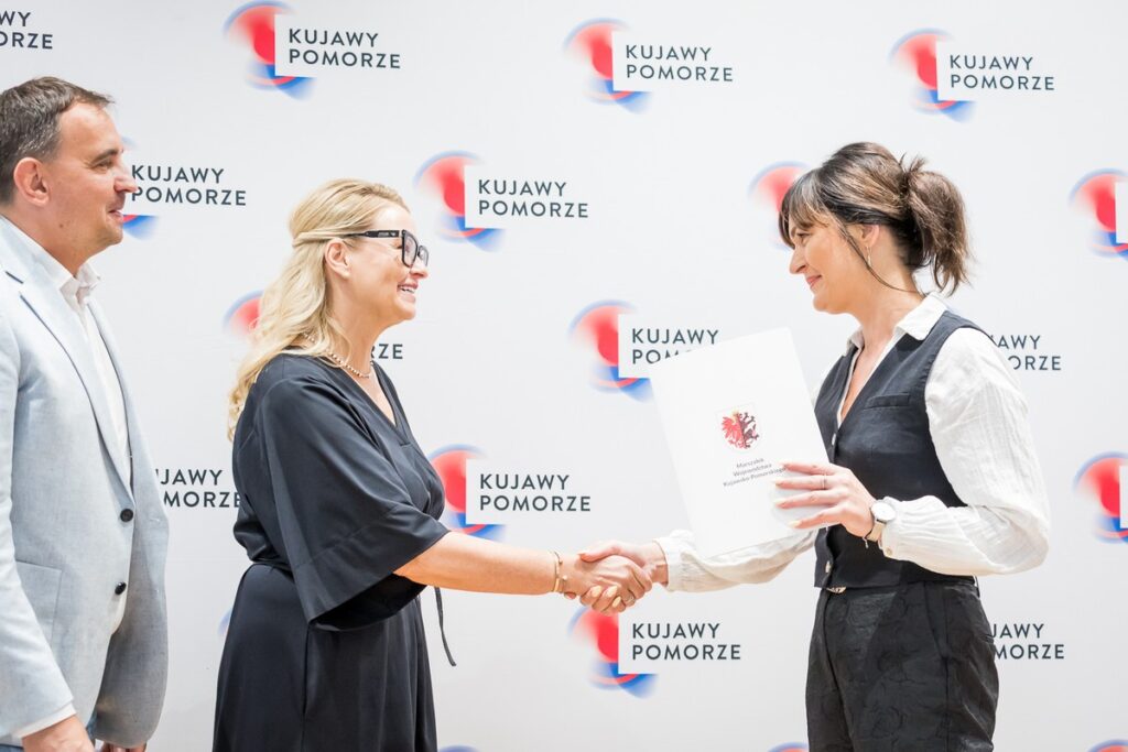 Handing over grand agreements for the development of sports infrastructure in the region, photo by Tomasz Czachorowski/eventphoto.com.pl for UMWKP