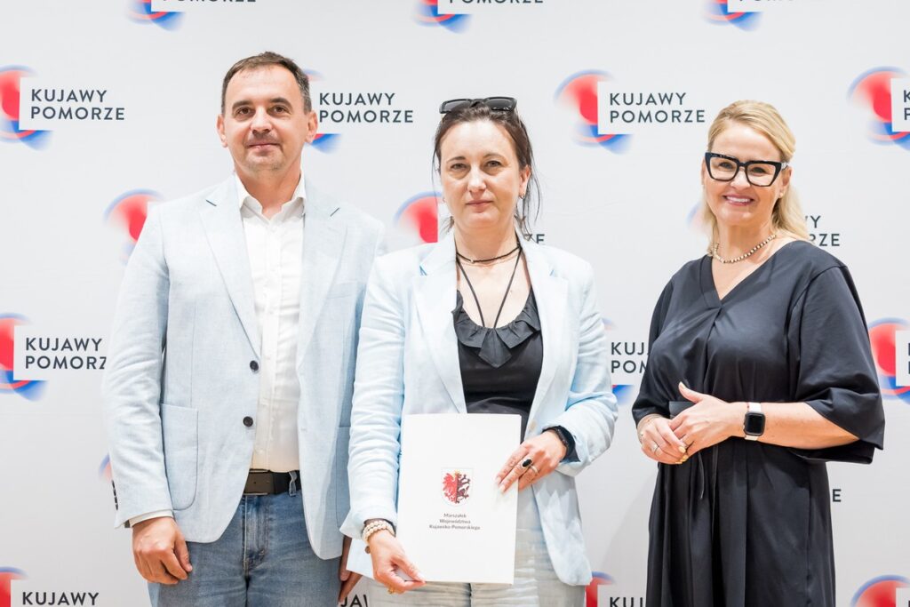 Handing over grand agreements for the development of sports infrastructure in the region, photo by Tomasz Czachorowski/eventphoto.com.pl for UMWKP