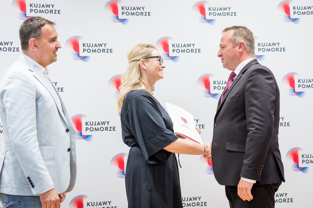 Handing over grand agreements for the development of sports infrastructure in the region, photo by Tomasz Czachorowski/eventphoto.com.pl for UMWKP