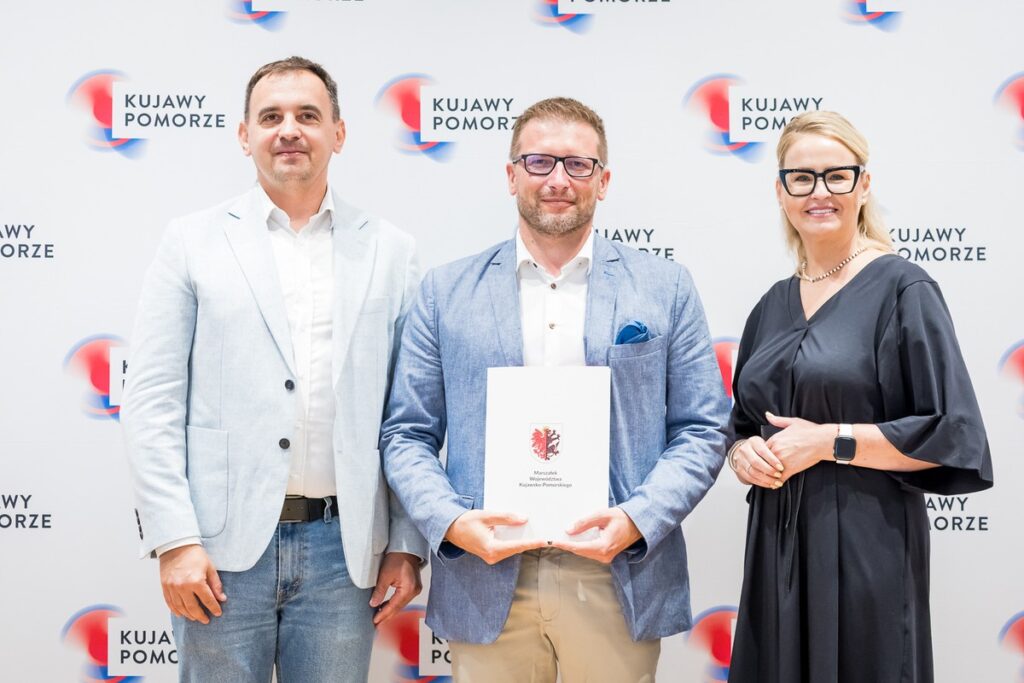 Handing over grand agreements for the development of sports infrastructure in the region, photo by Tomasz Czachorowski/eventphoto.com.pl for UMWKP