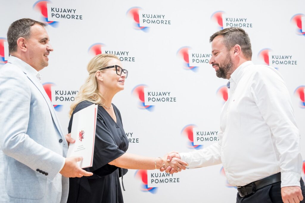 Handing over grand agreements for the development of sports infrastructure in the region, photo by Tomasz Czachorowski/eventphoto.com.pl for UMWKP