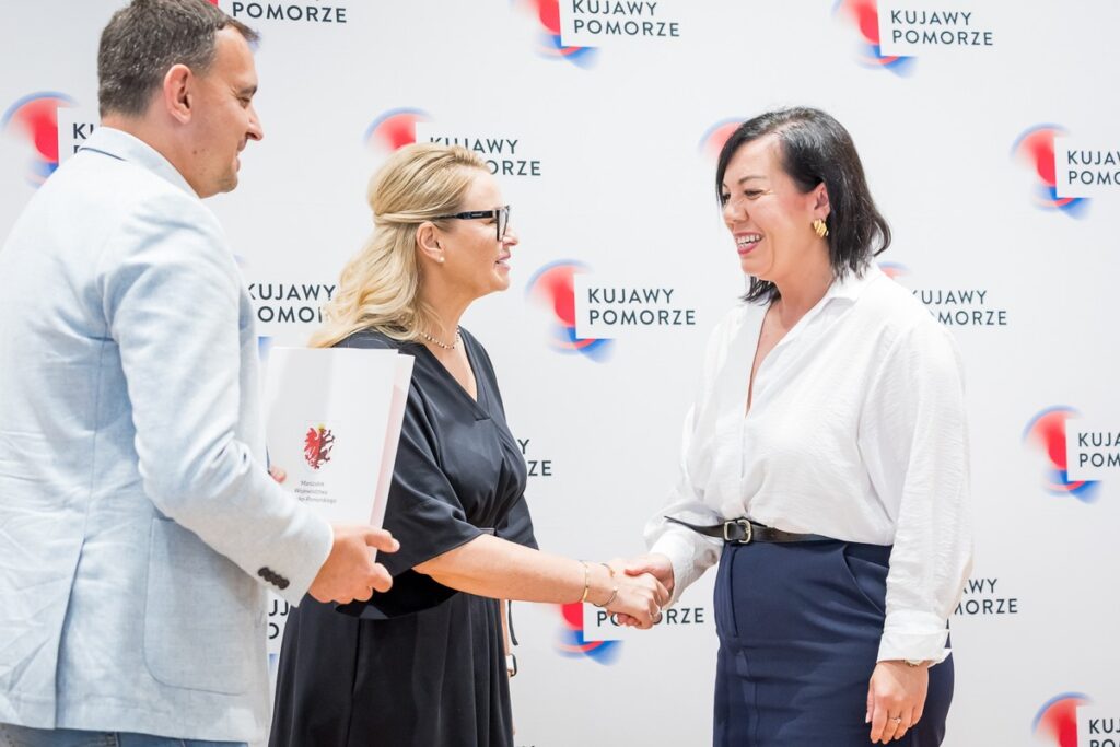 Handing over grand agreements for the development of sports infrastructure in the region, photo by Tomasz Czachorowski/eventphoto.com.pl for UMWKP